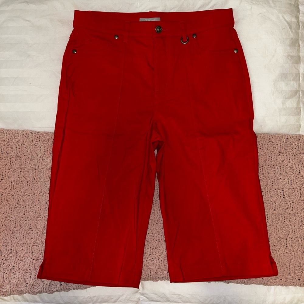NWT UrRebel cayenne golf capris